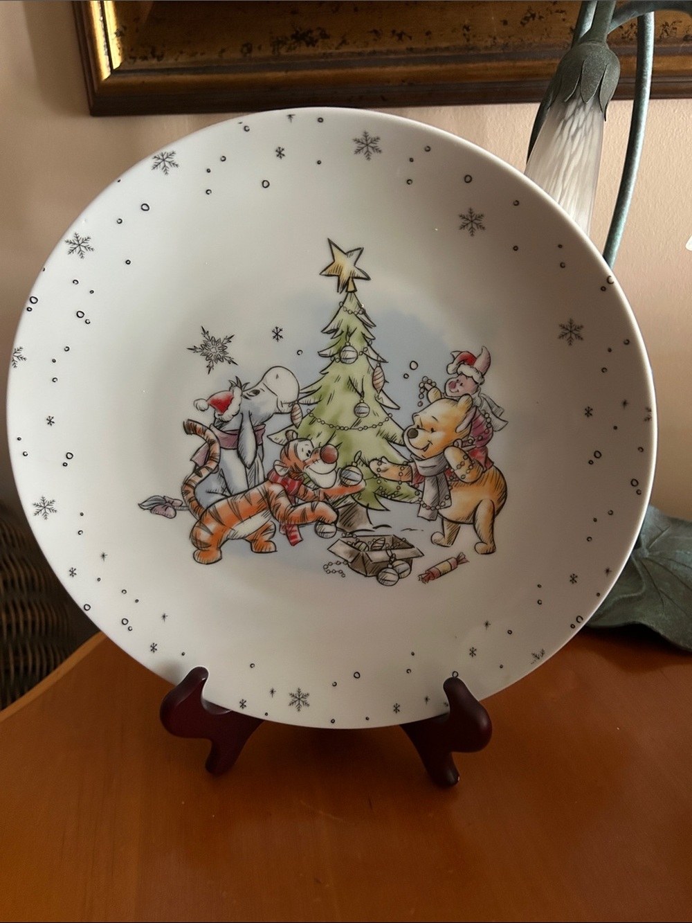 Holiday Winnie the Pooh Decretive Dinner Plate - White
